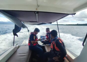 Tim SAR Evakuasi Penumpang KLM Sumber Hidup 03 di Kepsul