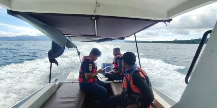 Tim SAR Evakuasi Penumpang KLM Sumber Hidup 03 di Kepsul