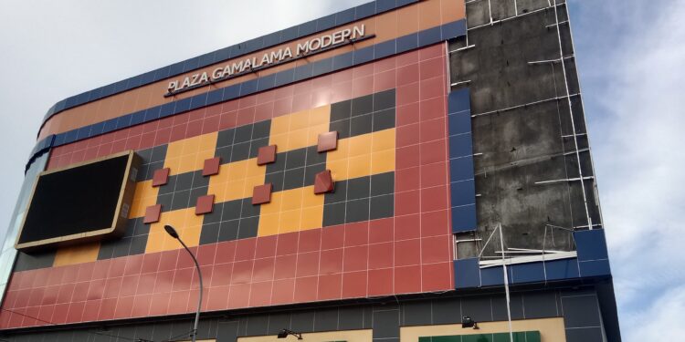 Tak Difungsikan, Gedung Plaza Gamalama Ternate Mulai Rusak