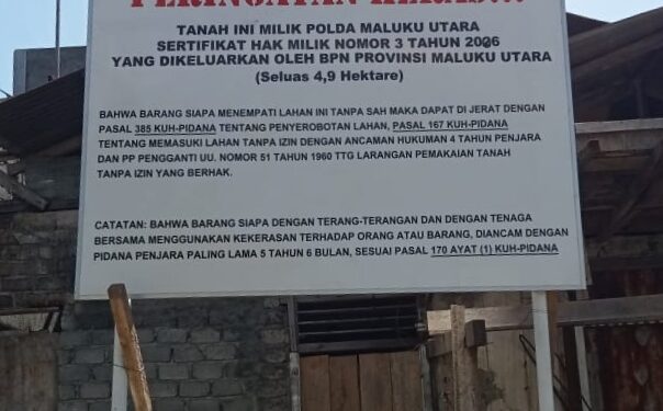 Polda Malut Pasang Plang Peringatan di Lahan Sengketa Kelurahan Ubo – Ubo, Ternate