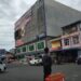 Lapisan Dinding Plaza Gamalama Modern Ternate Ancam Keselamatan Pengendara