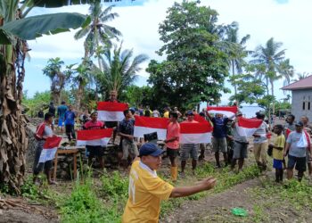 Komunitas Sepakbola Nasional Salurkan Bendara Merah-Putih ke Kawasan 3T Halmahera