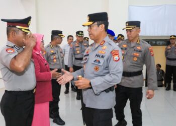 Kapolda Malut Pimpin Upacara Korps Raport Kenaikan Pangkat Pengabdian