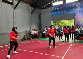 Sambut HUT Polwan ke-77, Polres Ternate  Gelar Turnamen Badminton