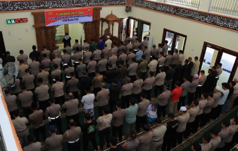 Polda Malut Bersama Komunitas Ojol Gelar Shalat Gaib untuk Affan Kurniawan