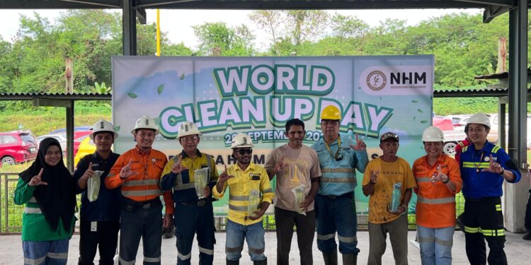 Turut Partisipasi dalam World Cleanup Day 2025, NHM Gelar Aksi Bersih-Bersih di Area Tambang bersama Mitra Lokal
