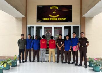 Kejari Halut Tahan Dua Tersangka Kasus Korupsi Gaji Fiktif Satpol PP