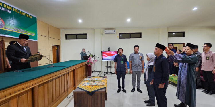 Ketua PN Labuha Lantik Pejabat Struktural Kesekretariatan