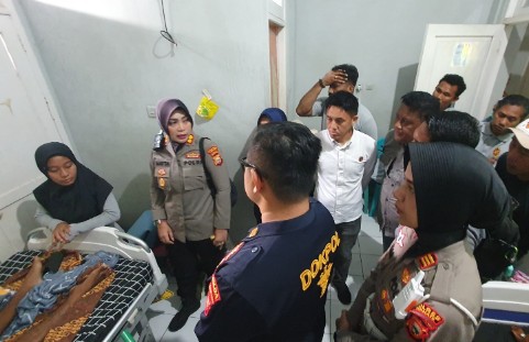 Kapolres Ternate Jenguk Mahasiswa yang Alami Sakit Ginjal Setelah Unjuk Rasa