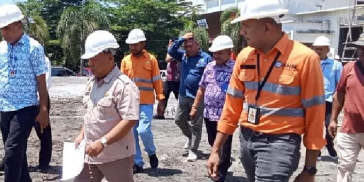 Tinjau Pembangunan Gereja Imanuel Gamsungi, Bupati Apresiasi Presdir PT NHM Hi. Robert