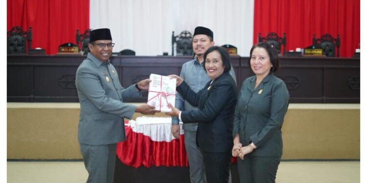 Wabup Halut Resmi Ajukan KUA-PPAS Tahun 2026 ke DPRD