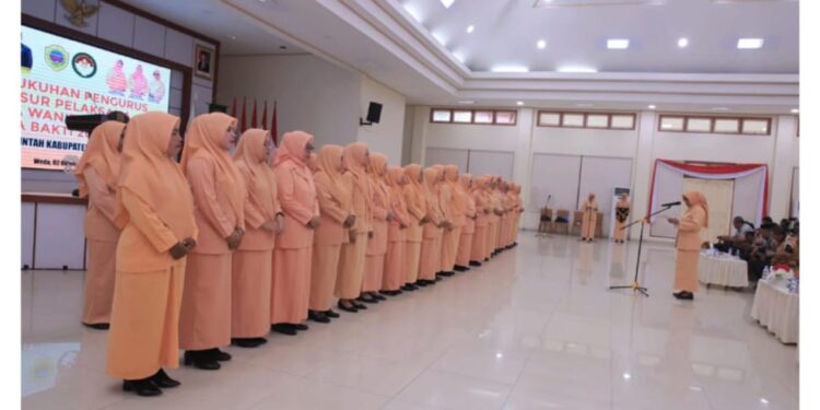 Ketua DWP Halteng Kukuhkan 33 DWP UPL Masa Bakti 2024 – 2029, Bupati : DWP Halteng Aktif Berkontribusi