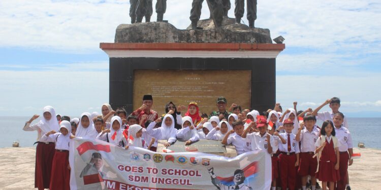 Siswa SD Rayakan Sumpah Pemuda di “Medan Perang” Jenderal Macarthur, bersama Patriot UI-Kementrans