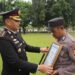 Kapolres Halut Beri Piagam Penghargaan Kepada Personel pengaduan pelayanan terbaik