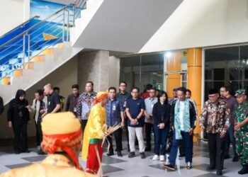 Tiba di Bumi Moloku Kie Raha, Menteri Hukum RI Disambut Tarian Soya-Soya