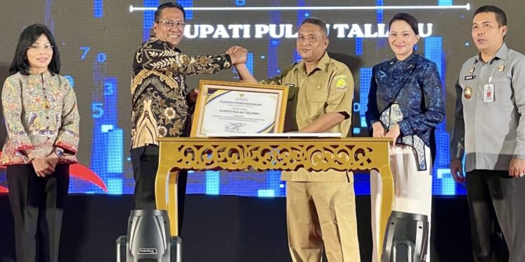 Pemkab Taliabu Raih Penghargaan dari Kemenkum Atas Pembentukan Posbakum di 71 Desa