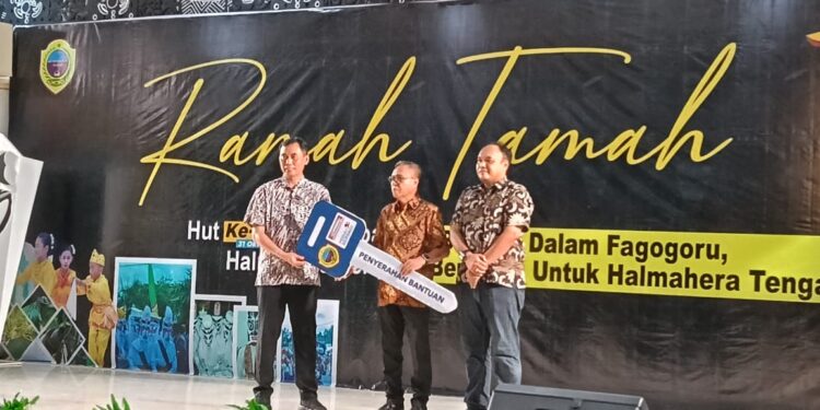 Indomaret Serahkan CSR Lima Kendaraan Roda Tiga ke Pemkab Halteng