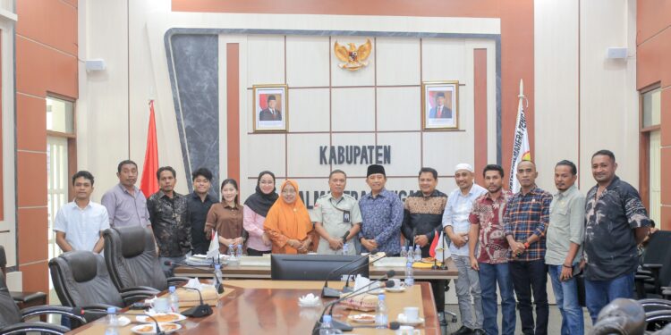 PAD Halsel Rendah, 15 Anggota DPRD Halsel Studi Tiru ke Pemkab Halteng