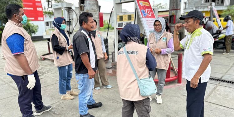 Pertamina Papua-Maluku dan Dinas Metrologi Tera Ulang Takaran SPBU di Labuha Jelang Masuki Masa Liburan
