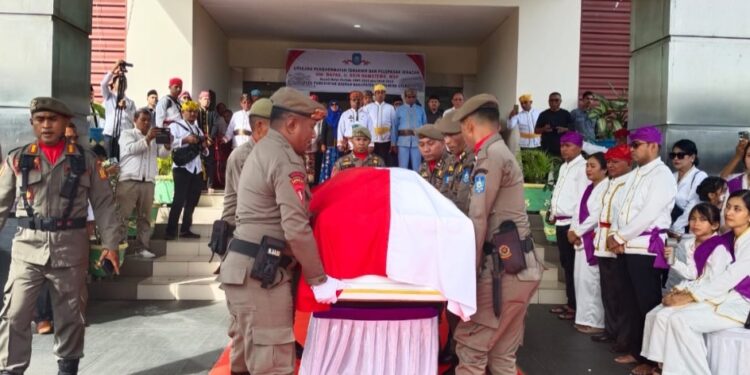 Bupati Halut Gelar Upacara Pelepasan Jenazah Sang ” Pengurai Benang Kusut”