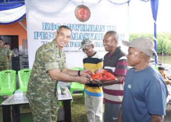 Danrem 152/Baabullah Dampingi Kas Kogabwilhan III Berbagi Kasih di Malut