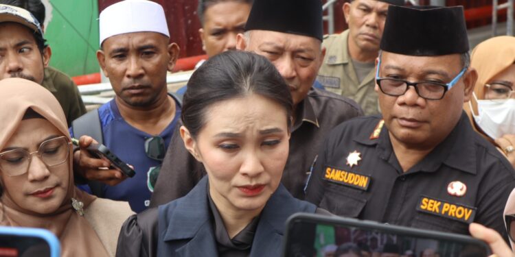 Gubernur Sherly Ingatkan Pengguna Transportasi Laut Patuhi Aturan