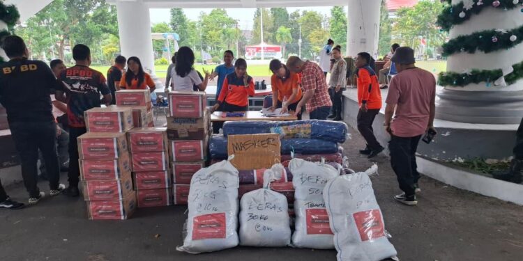 Telkomsel Serahkan CSR Bantuan Logistik ke Korban Banjir Bandang di Pulau Siau