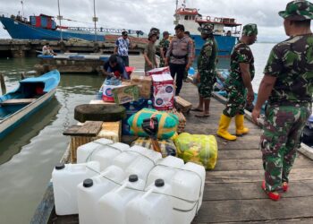 TNI–Polri Salurkan Bantuan Sembako dari PT VPOL untuk Warga Terdampak Banjir di Loloda