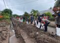 Polisi Bahu-Membahu Bangun Tanggul Darurat Demi Lindungi Warga Doitia