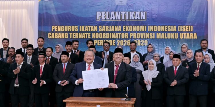 Wagub Malut Tekankan Pentingnya Kemitraan dalam Pembangunan Ekonomi Pada Pelantikan Pengurus ISEI Cabang Ternate