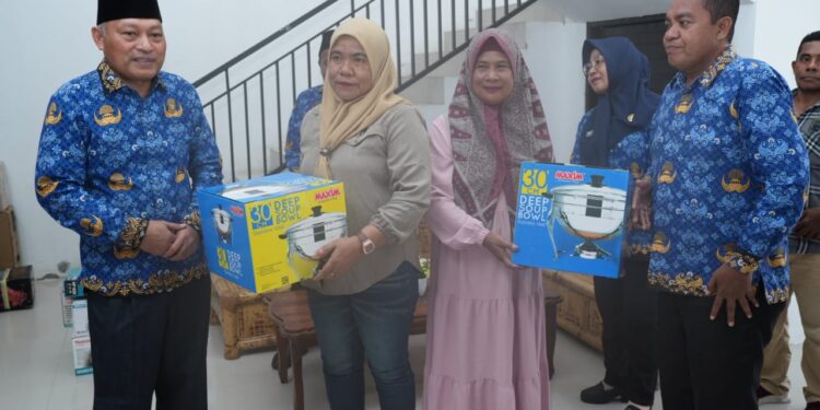 Wagub Malut Minta Perkuat Ekonomi Masyarakat lewat Bantuan ke UKM