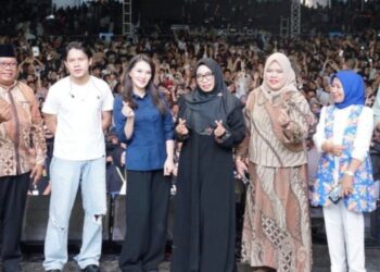 Euforia Konser Siga Raha! Rony Parulian Hipnotis Muda-Mudi Malut