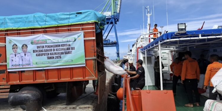 Pemprov Malut Salurkan Bantuan Korban Banjir di Halbar–Halut