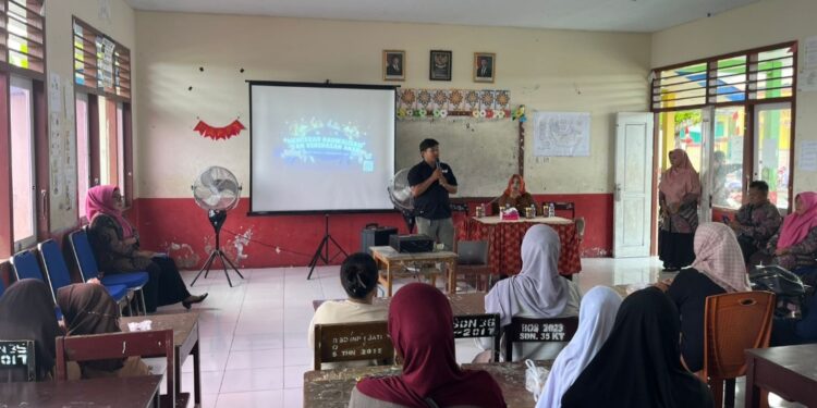 Tim Densus 88 Sosialisasikan Bahaya Radikalisme dan Pengawasan Media Sosial di SDN 35 Ternate