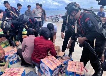 Razia Ops Pekat di Pelabuhan Darco, 60 Botol Miras Ilegal Diamankan