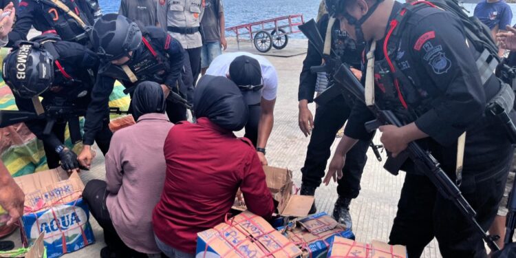 Razia Ops Pekat di Pelabuhan Darco, 60 Botol Miras Ilegal Diamankan